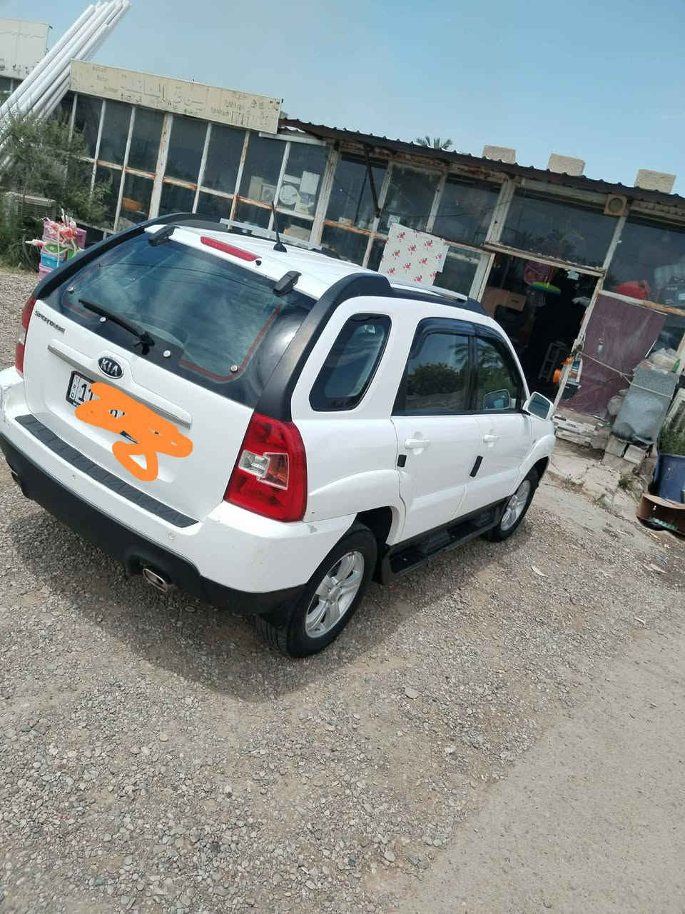 سبورتج ٢٠٠٩ محرك ٢٠٠٠ رقم بغداد سنويه ٢٠٣١ هزه جديده بسمي السياره مكانه الخالص السعر ١٢٠ ورقه وبيه مجال للاستفسار اتصل *********** علما ان السياره بيه قطعه وحده فقط الجامرلغ الخلفي

