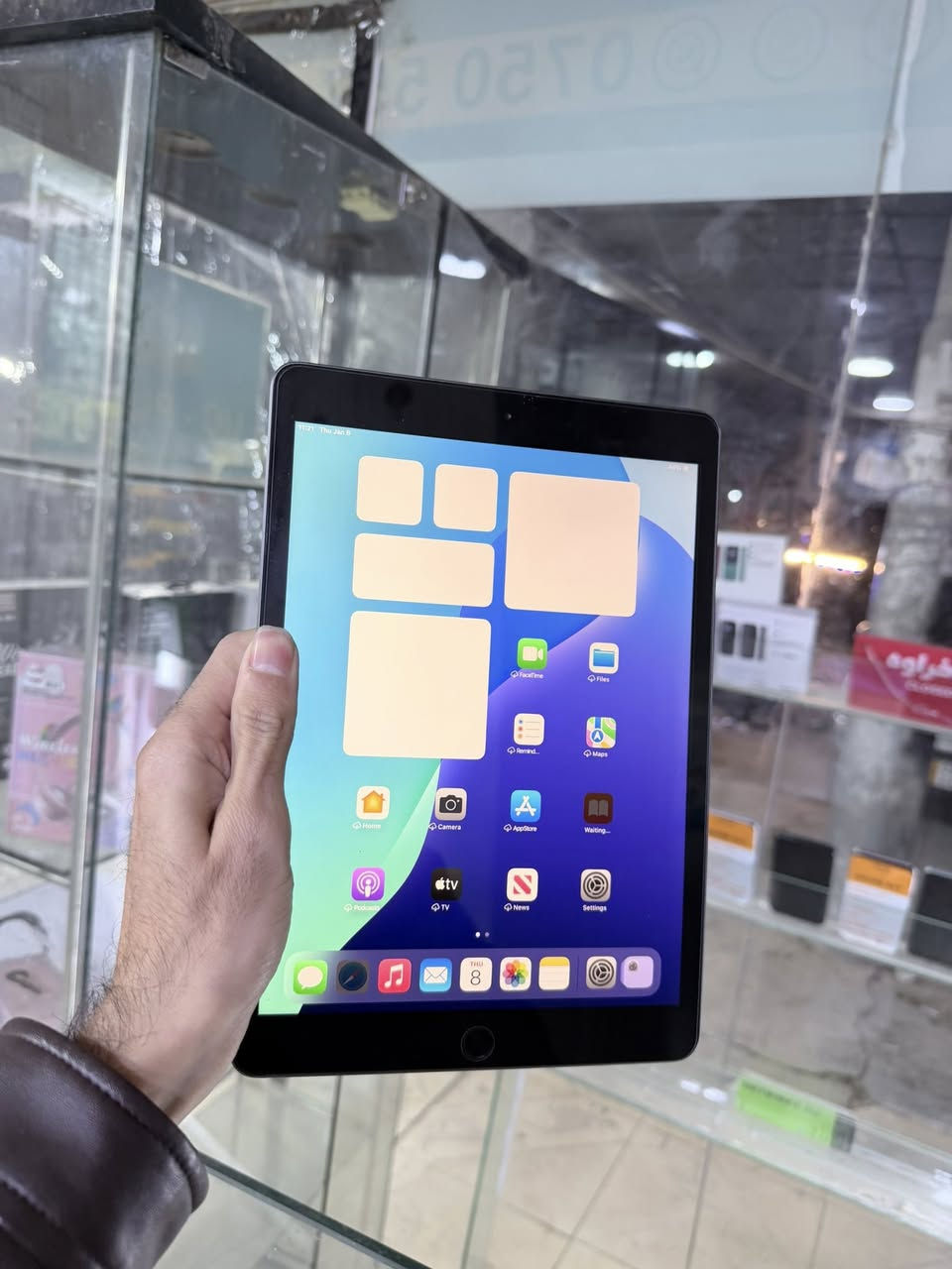 ئایپاد 8 زاکیرەی 32 گێگا
پاتری 89 شتێکی خاوێن  کەپسەو نەکراوەیە
نرخی ١٨٥ هەزار گەیاندنمان هەیە
ناونیشان هەولێر - قەڵاتی نوێ مۆبایلی هاوکار
ژمارە مۆبایل ***********
