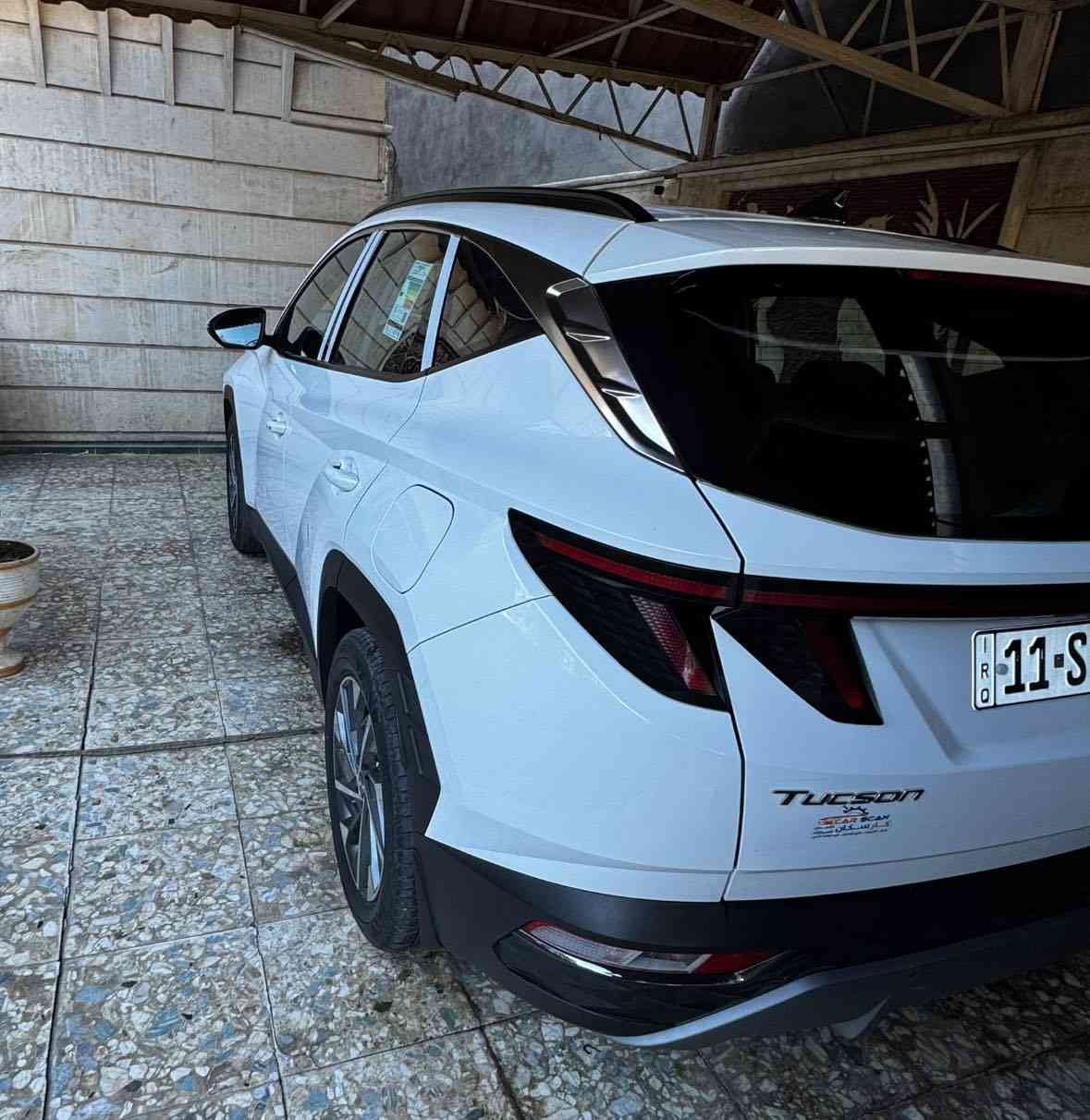 السلام عليكم و رحمة الله
توكسان 2023 خليجي فول مواصفات 1/1 عدى البانوراما 
السيارة جديدة ومكفولة من كلشي عدا بارد بسيط بالجاملغ الخلفي  ماشية 50 الف استخدام شخصي رقم انكليزي باسمي 

السعر المطلوب 21000 $ 
بغداد ***********
