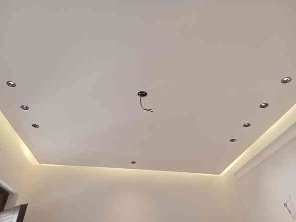 #دارين_تونات_للبيع_للبيع_موقع_مميز

✅زيونه____ محله 710 موقع سكني هادئ 

‼️‼️نضامي ليس توزيع 

⚜️- بناء درجة أولى  🚧2025🚧
 
‼️الحايط مو مشترك

⚜️-البيت يتكون من 3 طوابق 

⚜️-عدد الغرف 3 نوم 🛏️

⚜️-المساحه _____ 50م

⚜️-النزال ______ 10م

⚜️-الواجهه _____5م

#مكتب_حسين_الربيعي_للعقار

بيع - شراء - أيجار

📍عنوان_مكتب_زيونه الشارع الخدمي بالقرب من كاندي كيك 

للاستفسار 

***********
