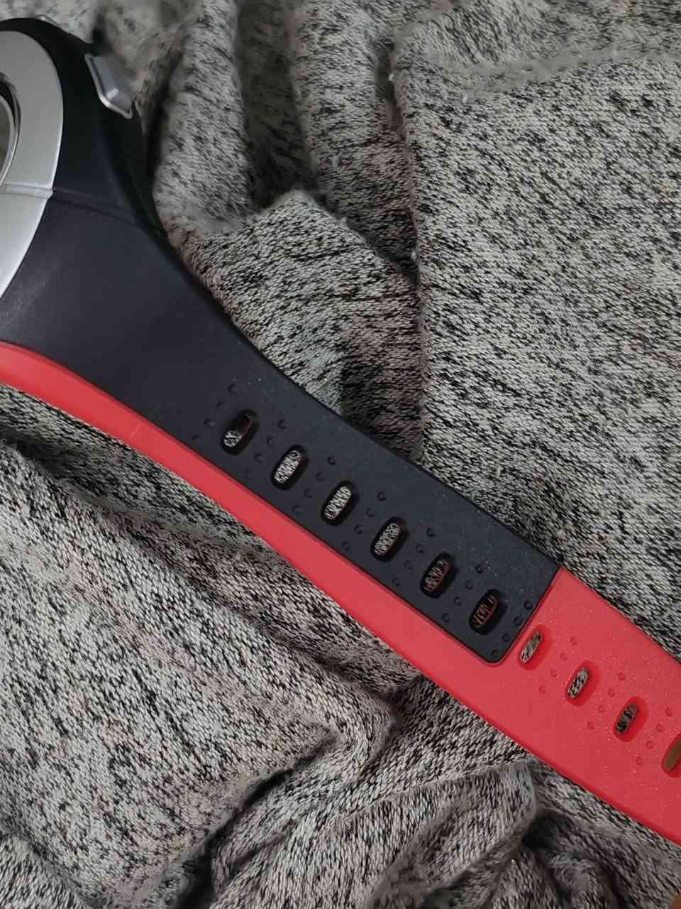 ساعة ماركة mio الرياضية
Mio
• الموديل: Drive
• النوع: ساعة رياضية رقمية
• قياس نبض القلب مباشرة من الساعة
• حساب السعرات الحرارية أثناء التمرين
• عرض نسبة نبض القلب من الحد الأقصى
• تحتوي على Stopwatch ومؤقت للتمارين
• برنامج لمتابعة حرق 3500 سعرة حرارية أسبوعياً
• عرض الوقت والتاريخ والتنبيه
• إضاءة للشاشة
• مقاومة ماء حتى حوالي 30 متر
• بطارية ليثيوم CR2032 تدوم تقريباً سنة
سعرها ٣٥ الف مكاني بغداد و موجود توصيل


**إذا كنت صاحب هذا الإعلان وتريد حذفه لأي سبب، رجاءا أرسل رسالة إلى الدعم الفني**