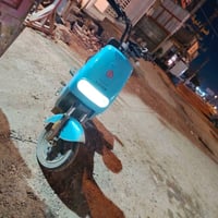 حبيبي دراجه صار شهر ماخذه والله وصله بيها شاحنه مالتها وياها بطاريتها ...