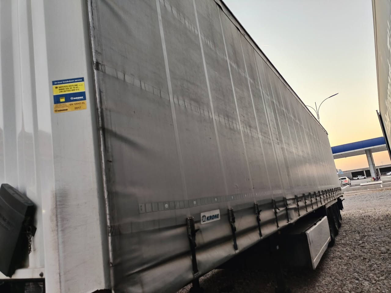 لبيع عربانه كرونة منفيس دخول جديد موديل٢٠١٧ مكان ديالى خانقين
***********
