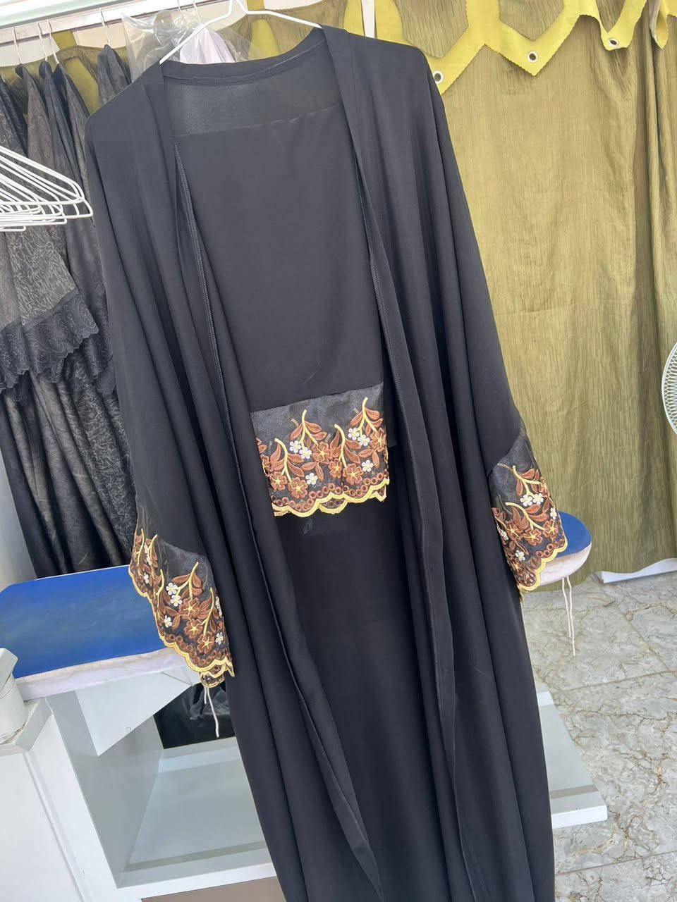 قماش يجنن حرير كويتي موجود كل القياسات وتوصيل الكل المحافظة للحجز مراسله واتساب ***********
