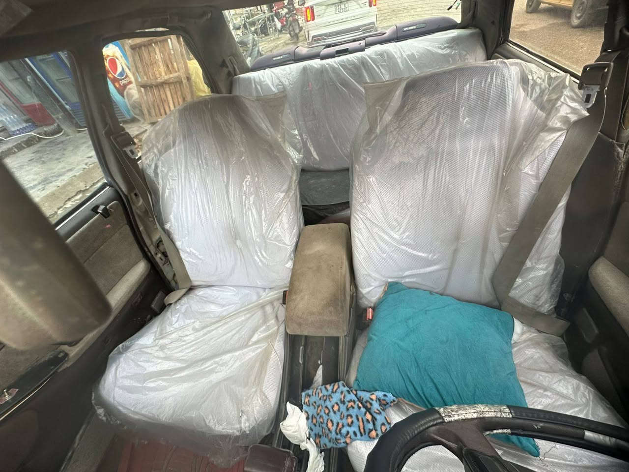 سلام عليكم عندي سياره للبيع سوبر الموديل  ٩١ جير اوتوماتيك محرك جديد سياره باسم الوالد ما ابي اي نقص مكاني بغداد الغزاليه الهياكل رقم الهاتف 077 15159576
