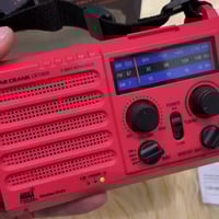 راديو طوارئ • FM AM SW • بطاريات ٣