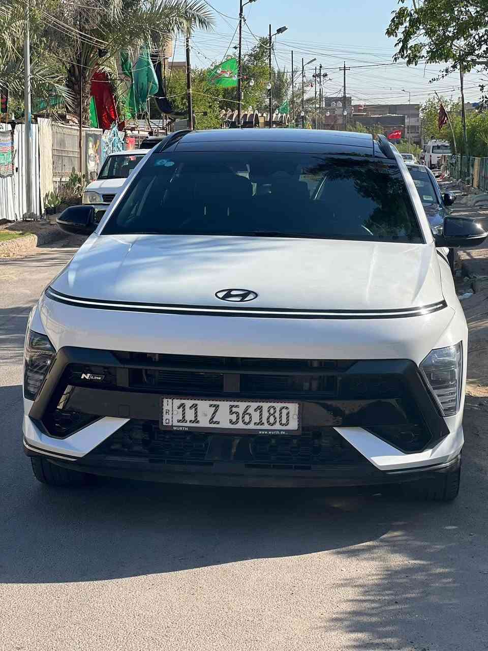 للبيع: هيونداي كونا N Line 2024 - (Turbo) وارد أمريكي 🇺🇸✨
• الموديل: 2024.
• الفئة: N Line . 
• المحرك: 1600 Turbo (T-GDI) - أداء قوي واقتصادي.
• نوع الكير AT (Automatic Transmission) بـ 8 سرعات.
• اللون: أبيض . 
• تصميم N Line الرياضي. 
• مقصورة داخلية رياضية بلمسات حمراء .
• شاشات ديجيتال كبيرة (لوحة العدادات والشاشة الوسطية).
• أنظمة أمان متكاملة (رادارات، تنبيه خروج عن المسار، ونظام المساعدة في القيادة).
• إضاءة LED كاملة .
• السيارة معروفة مواصفاتها من البصمة والفتحة وتدفئة كشنات والخ… 
• رقم الشاصي: [موجود بالمنشور ] 
• الحالة: [صبغ بنيد فقط ايرباگات سليمة جميع القطع مالتها جتي وياها من امريكا ].
* صور الحادث بالمنشور + السونار + كلشي واضح بالصور . 
• المسافة المقطوعة: [17 /ميل].
📍 الموقع: [بغداد ]
💰 السعر المطلوب: [ 181 ] 
📞 للتواصل والاستفسار: [ *********** ]  .
