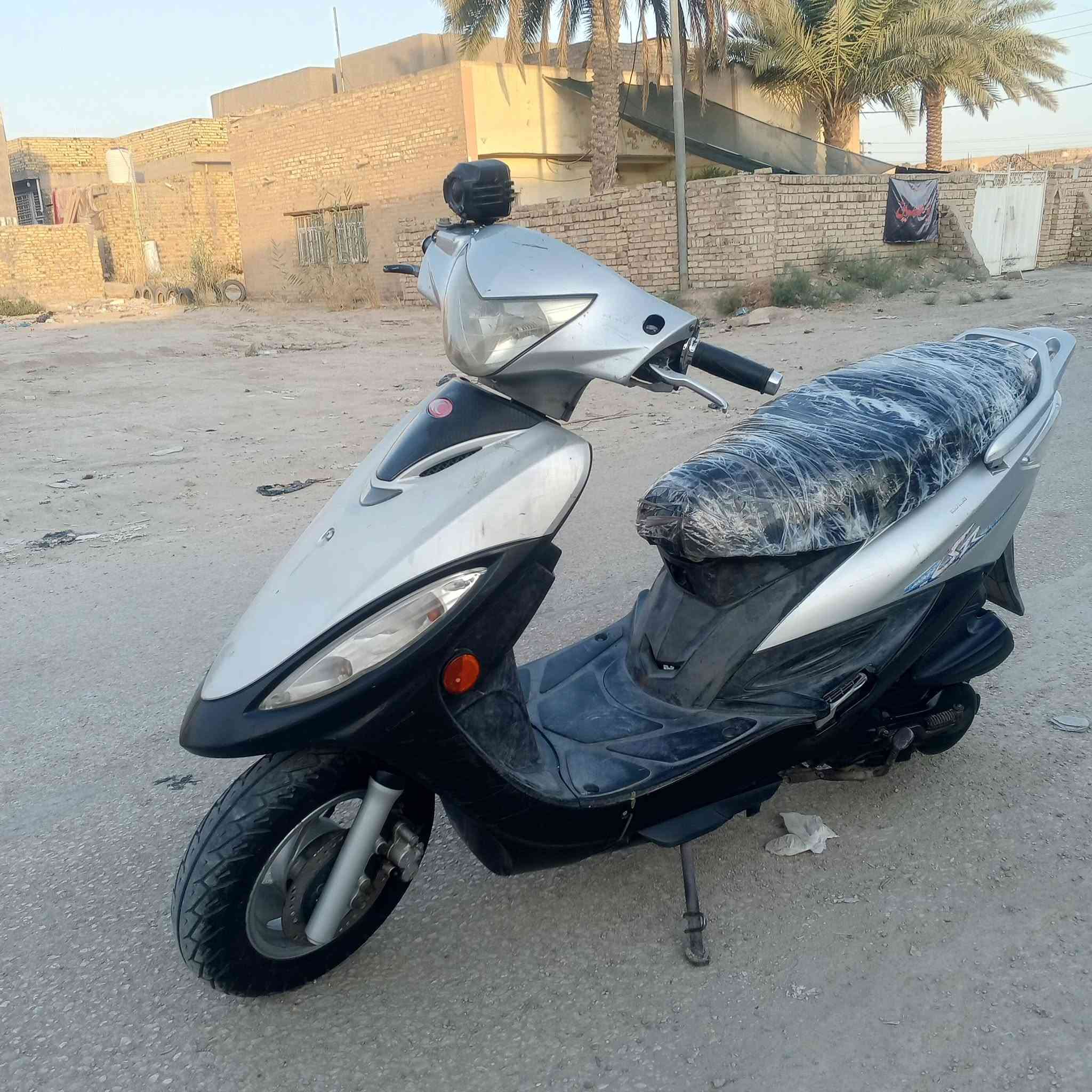 السلام عليكم دراجه كامكو جي 4 للبيع دراجه حلوه ونظيفه كهربائيات كلها شغاله كل شي ما عايزه معدل وشلعه فول ما عايزه برغي دراجه تشفيت صحيح سعر 600 وبيها مجال العنوان نجف كوفه تواصل على هذا الرقم اتصال واتساب***********
