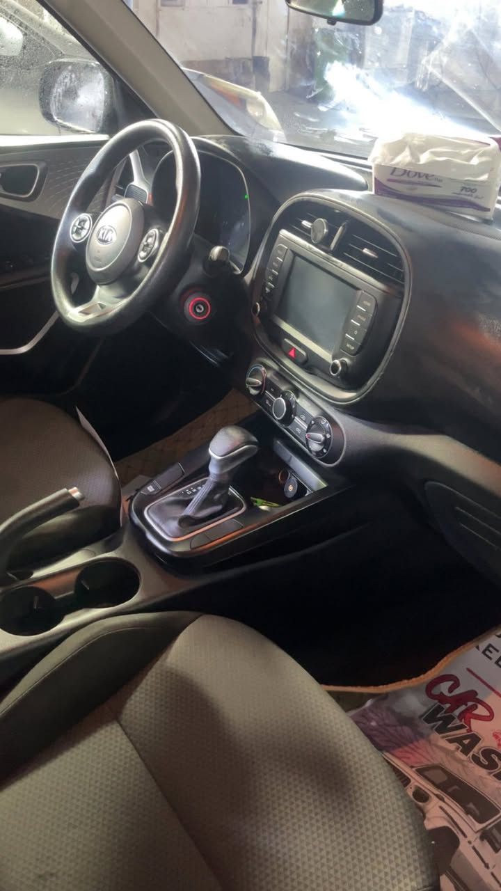 السلام عليكم صول2020
صول مكفوله من الضربه 
سياره حلو مرتبه
مكينه٢٠٠٠دوش
كلين بدون حادث 
لبيع او مراوس بسياره احدث  
كون مرارس بخصوصي ليمونيه 
اذه لانتره او بي وايدي اوص كونه***********
