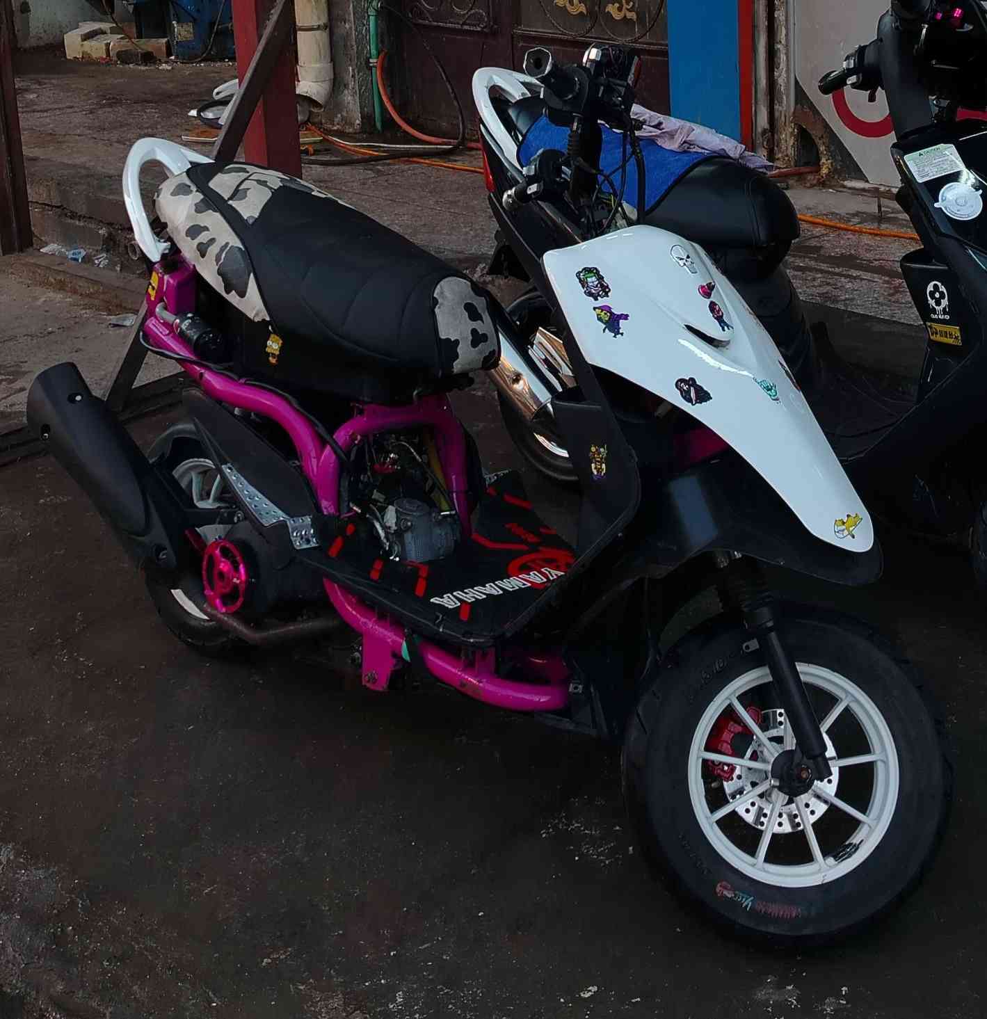 سلام عليكم شباب دراجه للبيع ماكس عدله ١٢٠ دراجه حلوه مكينته حلوه    وناعمه دراجه تاكل الكاع اكل الدراجه مكينته ٤٩ شلعه معدل تشك شك عليه صالنصه اف امي وياله تايرات جدد قبق قبف فلاوين دبل امامي خلفي شغال ضفيرته بيه
السعر ٥٠٠ وبيه مجال للطيبين وهاذ الرقم خابرني ودلل ***********
