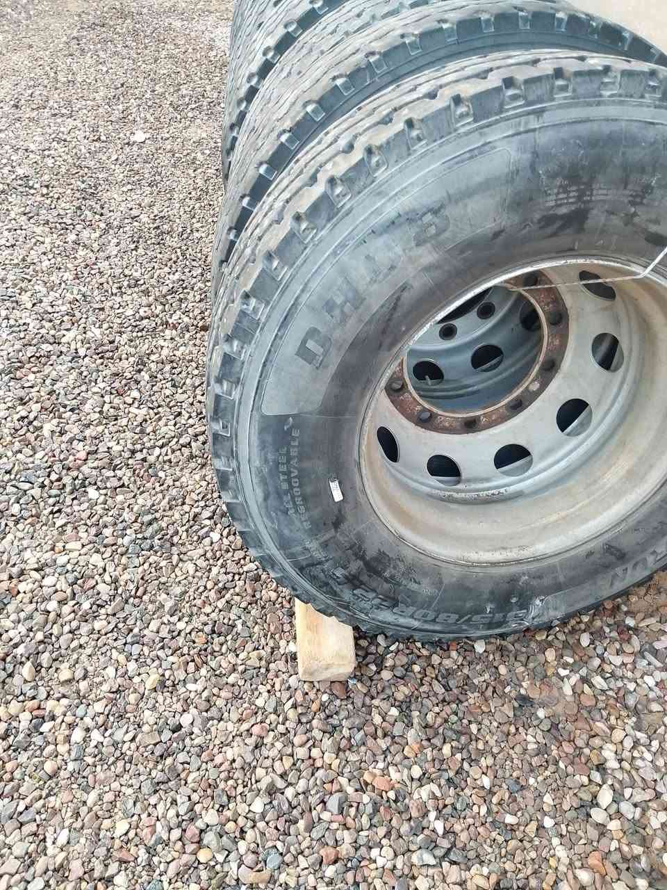 سلام عليكم تايرات للبيع مع ويالتهن الاماني مكان البصره رقم *********** سعر ١٠وراق  بيهن مجال
