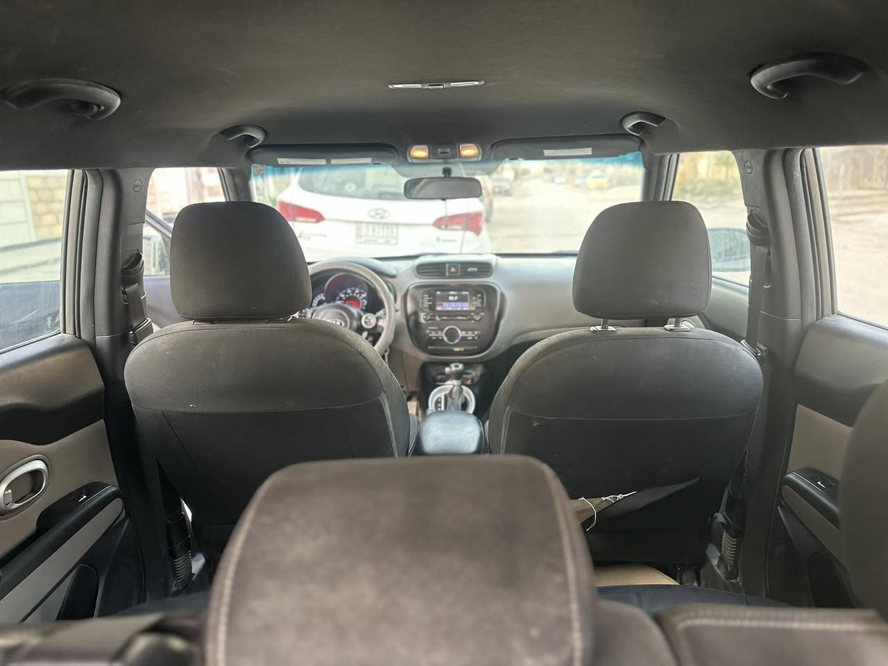 ً
السلام عليكم 

كيا صول للبيع واود امريكي  لون رصاصي رمادي 
موديل 20217 
سعة المحرك 2000 JDI 
ماشيه :71 الف تقريباً 
السياره جاهزة من كلشي كير ومحرك وتبريد 
بيها ملاحظات بسيطه 
مع كاعيات اصليه مال شركه kia
   مواصفات:
تحكمات ستيرن 
مثبت سرعه 
شاشة لمس 
كامره دواره 
نظام ايكو سبورت 

السعر :128 ورقه و بيها مجال 
مكان السيارة بابل البكرلي العبوديه 
للاستفسار :
***********
