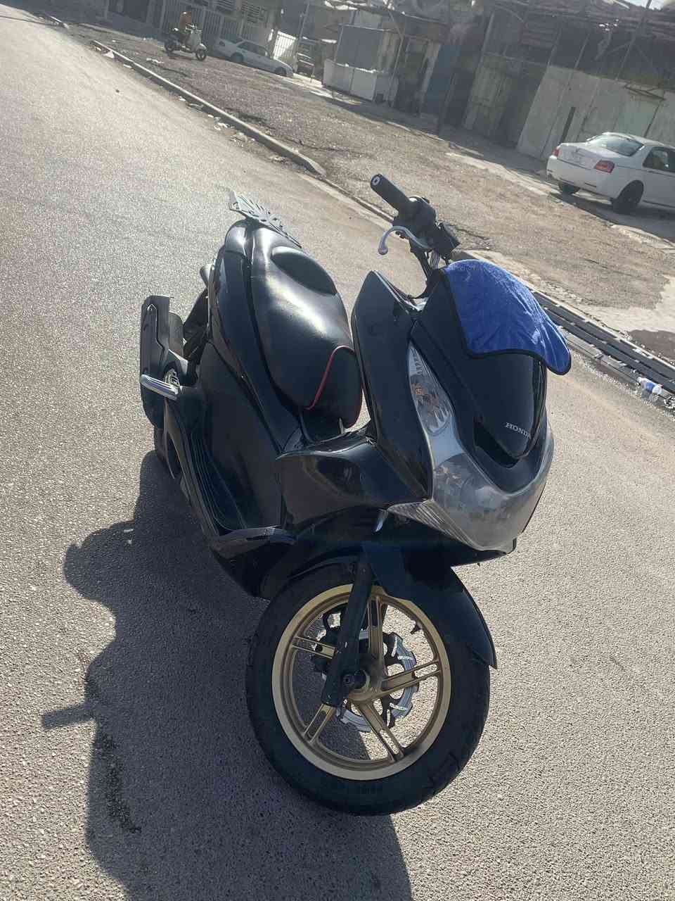 سلام عليكم / PCX 125cc / دراجه يابانيه JF 🎌 / دراجه حلوه وكامله مرتبه / منضومه لد زينون / منضومه دبل إشاره لد / بكلايت خلفي لد رماش / دراجه كامله فقط نقصها استناد تعليق وجك مال جنطه فقط / الباقي كله كامله / كفاله عامه من التبخير وتنقيص والنضوح و الحماوه / شلعه معدل تخبل / بيها كاسحه خلفيه / يدات تدفئه / استاند حساس / العنوان بغداد حي العامل / *********** @إشارة
