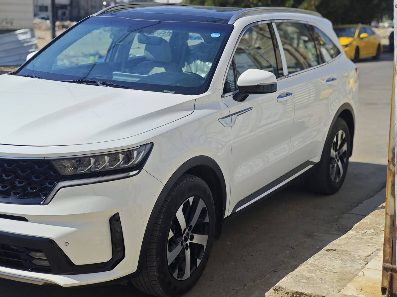 سورنتو 2023 وكاله نيم فول (1/1) 
مكفوله كفاله عامه من الصبغ والتبديل والفتح 
محرك 4 سلندر 2500 / ماشيه 58 الف كم حقيقي 
رقم اربيل دولي تريد تحويل او وكاله
محرك وكير مكفولات اسبانه ماممدوده عليهن شرط

السيارة جديدة وجاهزه وبعدها بريحه الشركه 
العنوان بغداد حي الجهاد 
للاستفسار/ *********** واتساب او اتصال
