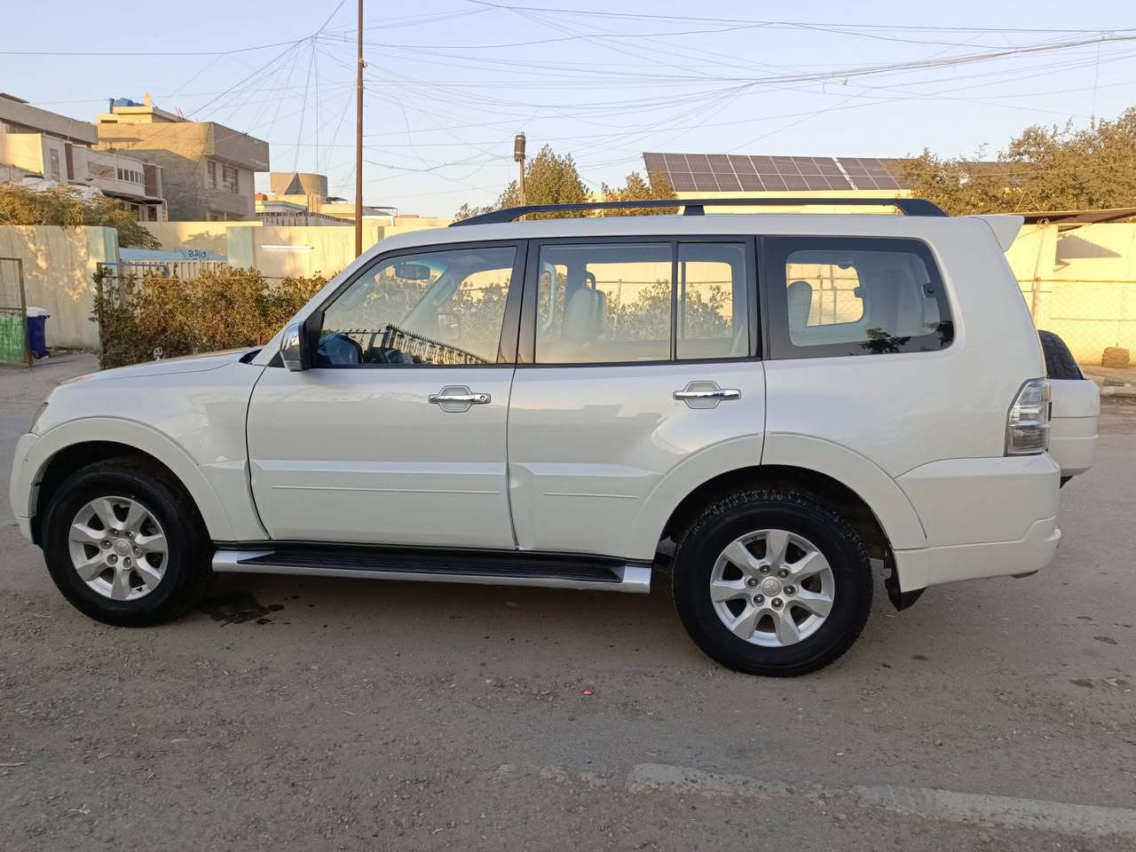 سلام عليكم 
باجيرو حنتور  فول مواصفات 1/1 
موديل 2013 صدفيه مكفوله كفاله عامه
من عدا الدعاميه الاماميه بيها صبغ فقط 
تخم تاير صدر خلفي امامي جديد ومكينه حجمها 3 ونص مامفتوحه ورقم اجنبي وسنويه جديده وباسمي 
عنوان بغداد 
السعر 165 وبيها مجال حك الجيه 
لاستفسار ***********
