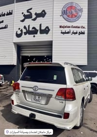 بسم اللّٰه الرحمن الرحيم سلام عليكم للبيع  لاند كروز 2015 جديده معنى ا...