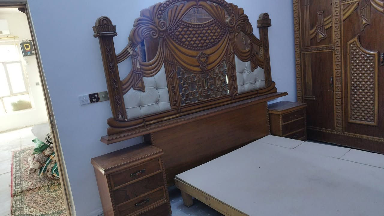 غرفة نوم ام 6  صاج عراقي 5 ملم
السعر 650 وبيها مجال   مكاني ديوانيه قضاء سومر 
***********
