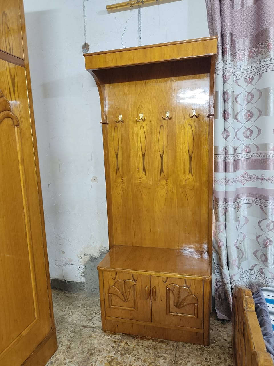 غرفة نوم للبيع تسكام صاج داخل وخارج استخدام قليل مابيها اي ضرر مكاني حلة شارع 80 قرب  مدينة ألعاب ارض بابل ***********
