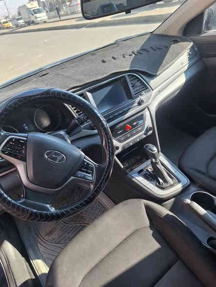 هونداي انترا 2017 وراد خليجي محرك 20  لا صرف ولا نفخ السياره نص موفول كابون بنزين  بيها 5قطع صبغ بدون دواخل  السعر 115 وترهم امراوس ***********
***********
