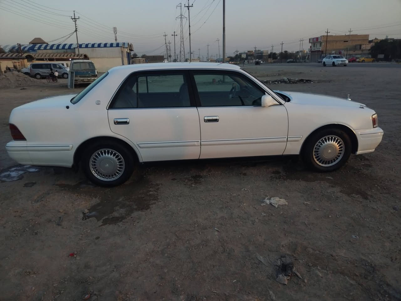 سلام عليكم راس ثور تكم ايسر بلاد السيارة مكفول من لعيب شرعي   وصبغ مديل 97سياره جاهره مكينه وكير  بلادي
سياره رقم انكليزي وبسمي 
لمراوس حسب لقناعه لو لبيع مكاني ذي قار
160 وبيه مجال ***********
