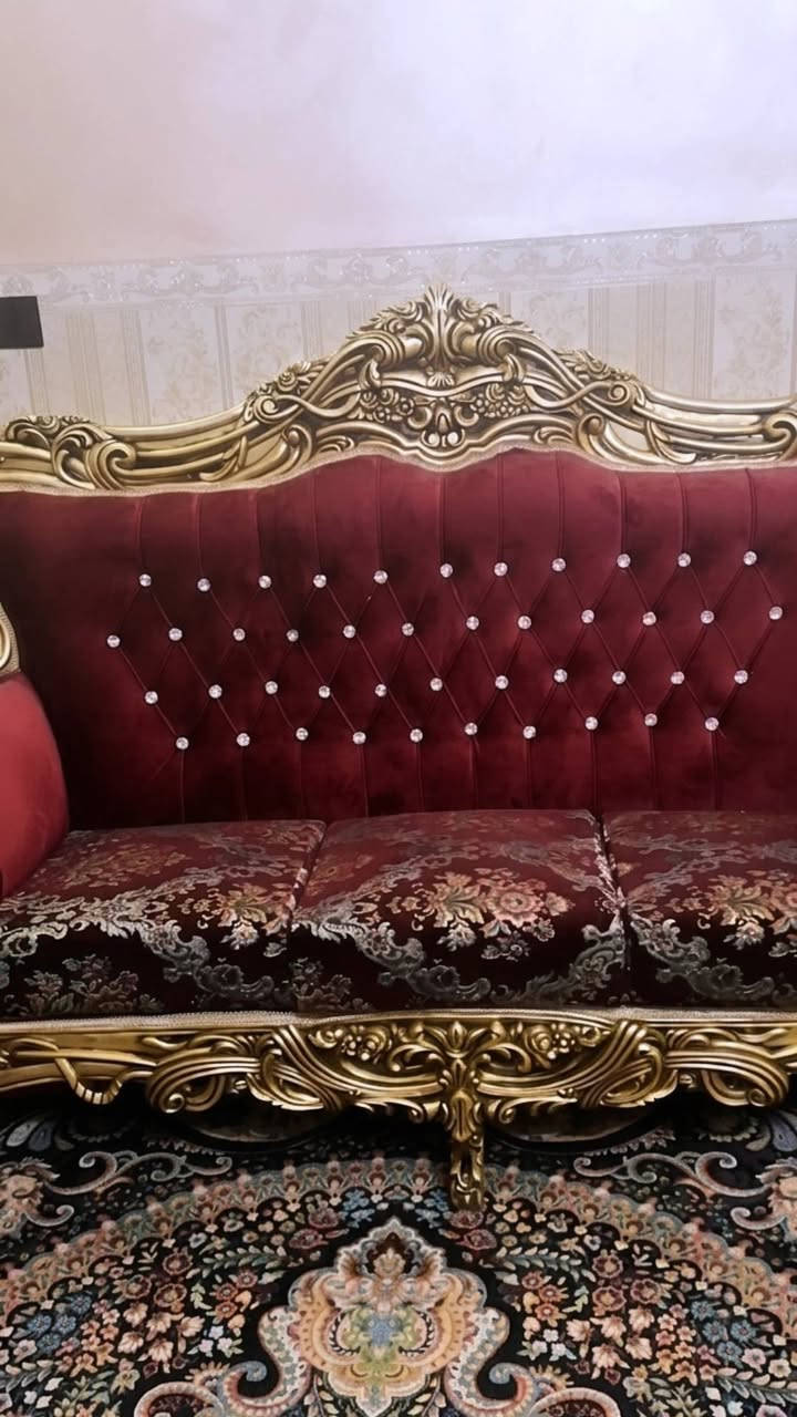 السلام عليكم.. للبيع تخم قنفات كلاسيكي فخم
الخشب زان ثقيل ومذهب، والقماش مخمل ماروني ملكي ومشجر راقي جداً. التخم نظيف جداً بحالة ممتازة وما بيه أي عيب أو نقص.
القطع والتفاصيل:
2 قنفات كبار (أم الـ 3 مقاعد)
1 قنفة وسط (أم المقعدين)
2 قنفات مفردة (مقعد فردي)
الملحقات الي تجي وياه:
طبلة (ميز وسط) كبيرة مذهبة.
طبلات جانبية صغيرة عدد 2.
السعر: 500 ألف دينار عراقي
المكان: بغداد / الشعلة - أم نجم (خلف مستوصف الوفاء الصحي)
للتواصل والاستفسار يرجى الاتصال على الرقم: ***********
