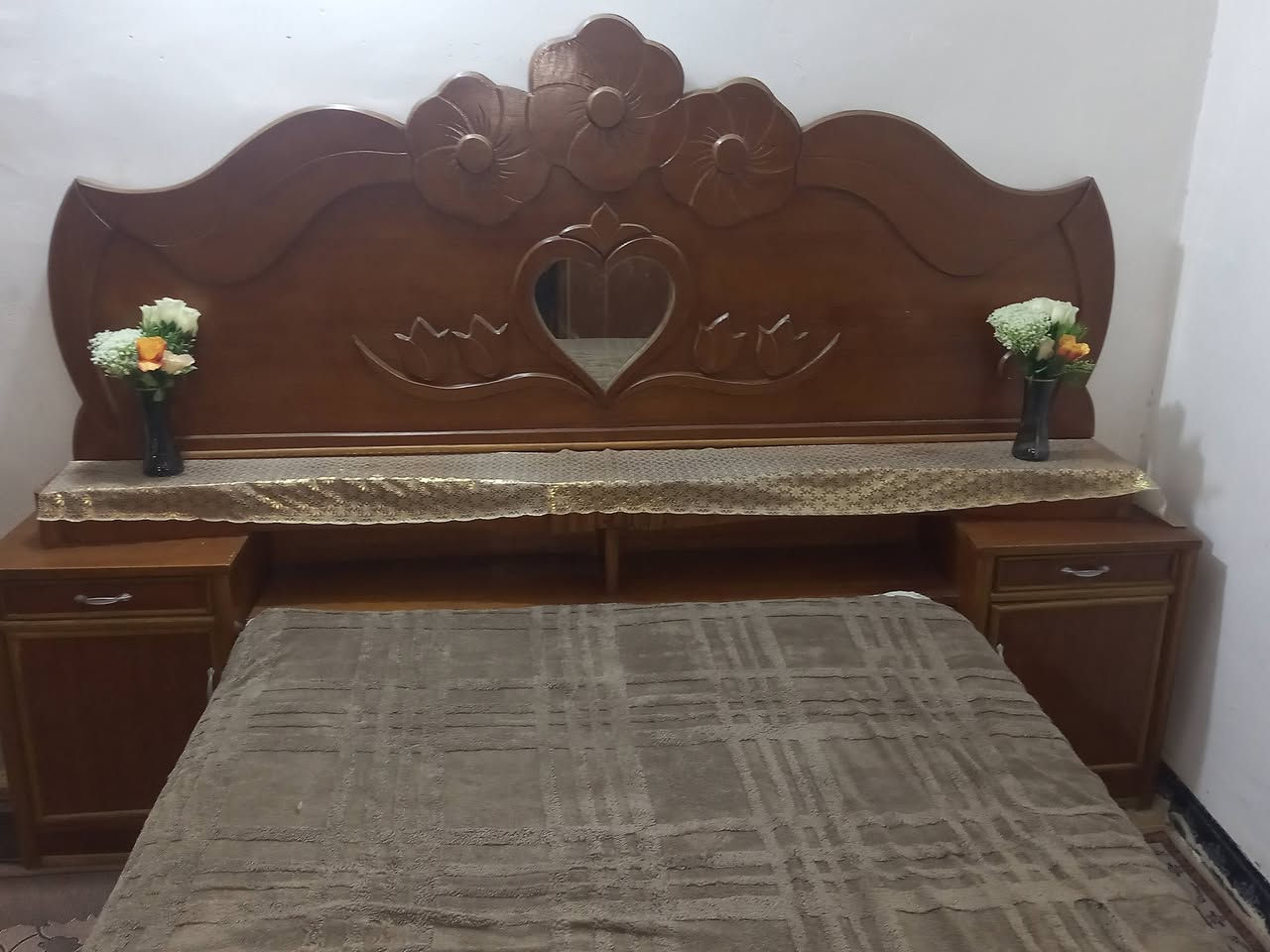 ياالله ألهم صلي على محمد وآل محمد غرفه اخشاب النظافه فول مثل ماموضح بالصوره كنتور ست ابواب مكاني حله شارع ثمانين سعر ٥٥٠ وبيه مجال غير متواجد على الفيس ***********
