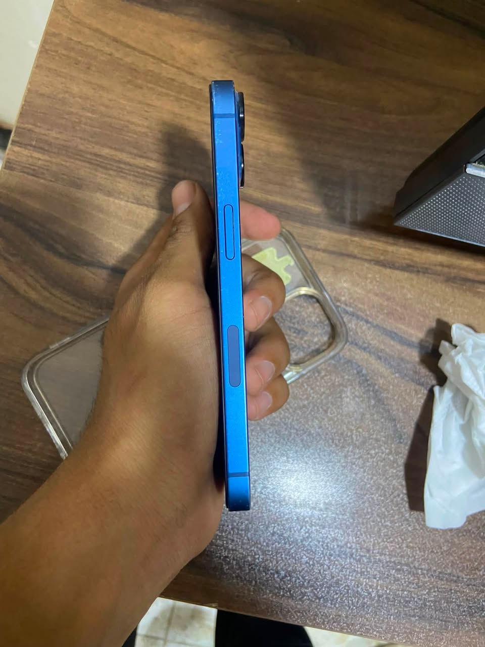 السلام عليكم اخوان 🤝
ايفون 13 عادي📱
ذاكره 128gb💽
لون ازرق💙 
بطاريه 74%🔋
الجهاز كلشي بي شغال و الجهاز بطاريه خدمه يعني بلاديه ممبدله مبدل شاشه بس و بيهة فطور بالكلاس تريد تبدلهة سعرهة رخيص او تخلي على وضعه و تستعمله فيس ايدي شغال كامرات الجهاز تخبل و كلشي بي شغال✅
مكاني بغداد الدوره📍
السعر 280 الف💸
للاستفسار آكثر تفضلو خاص او اتصلو على الرقم بي واتساب 
***********
