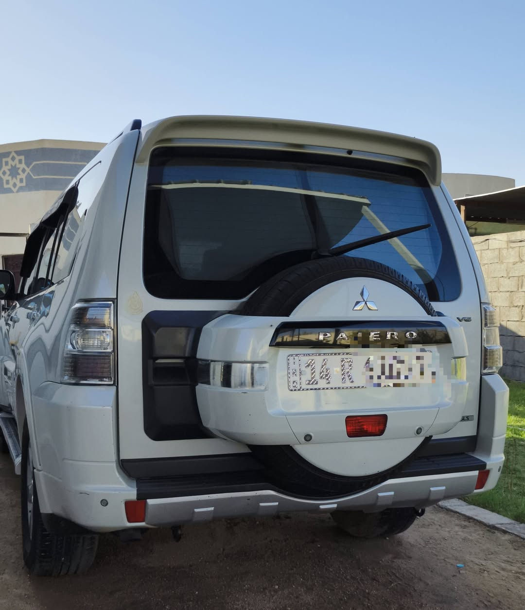 ‏باجيرو (حبتور)
‏
‏ باجيرو 2014
‏
‏ السياره مكفوله عدا  نص جاملغ امامي 
‏
‏ ومحرك كير صدر كله  كفالة
‏
‏(الموصفات فول1/1 )
‏
‏فتحه 
‏
‏كشنات جلد اصلي 
‏
‏دبل كشن كهرباء 
‏
‏دمام حبتور 
‏
‏فول تحكم استيرن 
‏
‏شاشه كبيره
‏ 
‏
‏محرك 6 سلندر 3500
‏
‏فورويل دفع رباعي 4x4 
‏
‏٧ راكب 
‏
‏ويل ١٧ تخم تاير جديد 
‏
‏مري شفط 
‏
‏٨ ايرباك 
‏
‏حساس خلفي اصلي 
‏
‏كامره خلفيه 
‏
‏السياره جديده   ::: السعر :165 وبي مجال
‏
‏العنوان:البصرة الزبير
‏رقم الهاتف :*********** متواجد عل فيس بوك
