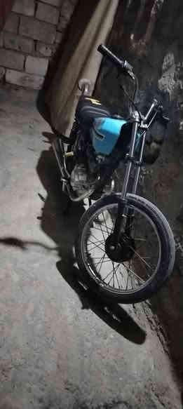 السلام عليكم الدراجه للبيع نامه اصلي بس المكينة متياز الشاصي نامه اورق 6 السعر 500 قفل والاستفسار هذا الرقم *********** ماتشتري لا تعبني
