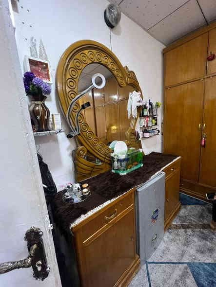 غرفه صاج خشب جاوووي  ضخمه كلش. مابيه اي عيب. بسبب البيع ماعندي مجال. مكاني النجف. حي المهندسين. للتواصل ***********
