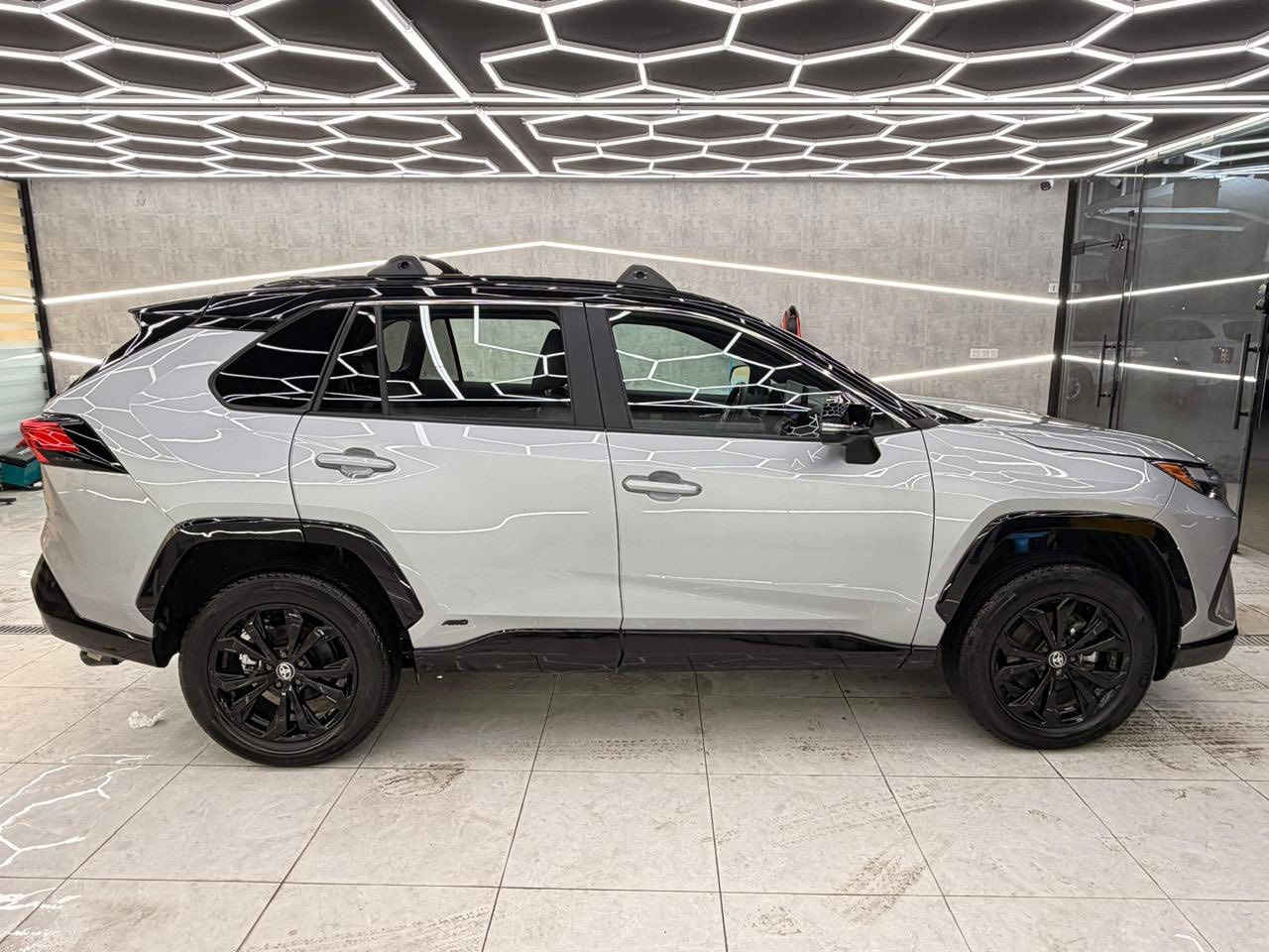 راف فور
موديل 24 
xse
فول مواصفات 
مواصفاته معروفه 
توكلر 
ماشيه 9 الالف  
حادثه موضح شويه صبغ بالجنطه فقط 
دواخل ايرباكات سليمه 
واي استفسار 
اتصل واني حاضر 
الاتصال 
***********
مكاني بغداد المنصور  
السعر  278 ورقه 
جاهز ويه الرقم
