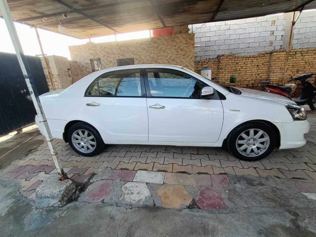 جيلي موديل 2013 مكفولة لا ضربة ولا صبغ ماعدى الخياسات المكصوصات الجوة الرقم بابل المكان ديوانية السيارة جاهزة مكينة وكير واكسن وحدادية السعر 52 غير متواجد على الفيس الاتصال على ***********
