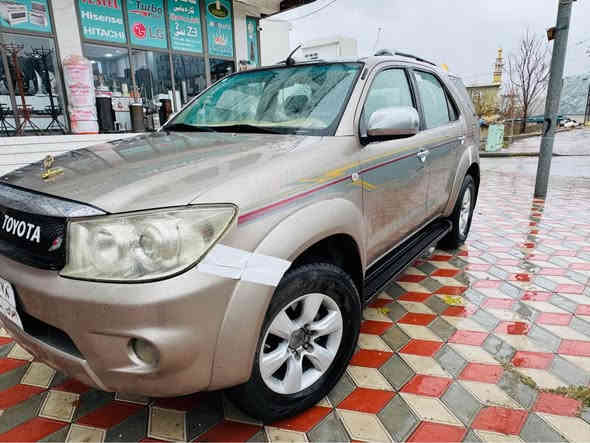 تۆیۆتا فۆرچنەر  2009
سێ ڕیز کوشن تۆماتیک 
دەبڵ ئەکسل کامل تەعمیری بۆکراوە 
 ناوزەردە 
قاسرینە( تا ٥ ساڵیتر ناکرێت بەناوتەوە ) کەفیلی ئەکەم لەدوای ئەماوە ئەکرێت بەناوتەوە سەنەوی تا مانگی ١٢/٢٠٢٦ تازەیە 

٤تایەی تازە و سەقفی کاڵ بونەوەی هەیە
***********
***********
پێنجوێن بنجوين
