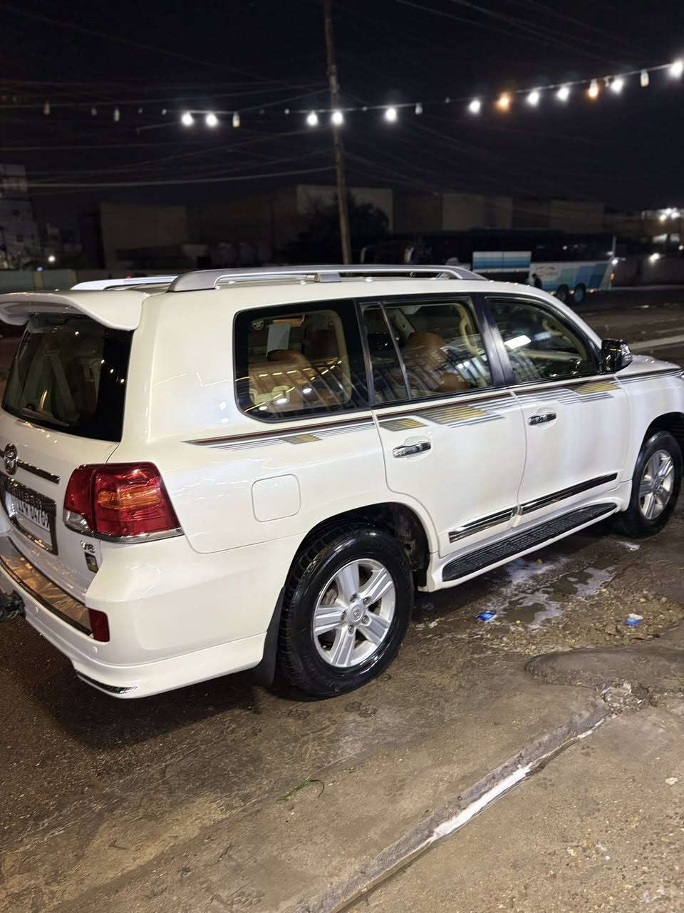 السلام عليكم سياره لاند كروز موديل ٢٠١٤ فول موصفات  سونر موجود بل منشور مكان السياره بغداد. للبيع او المراوس السعر 37,000 لتواصل ***********
