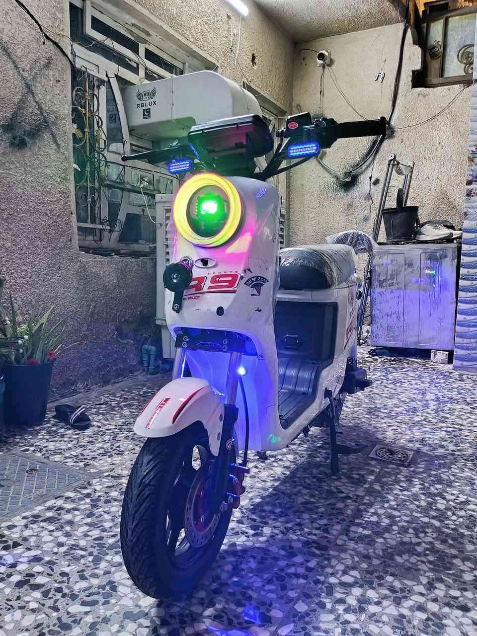 شلونكم شباب دراجه ار 9 معرض الحنين 2026 دراجه بعدها زيرو زلغ ما بيها ملف 1200 لايت زنون اشاعري من يسرا دبل اشاره اربع نمر سرعه 109 دراجه حلوه ونظيفه كهربائيات كلها شغاله عنوان البياع شرطه الخامسه الاستفسار على الرقم الستار الرقم ***********
