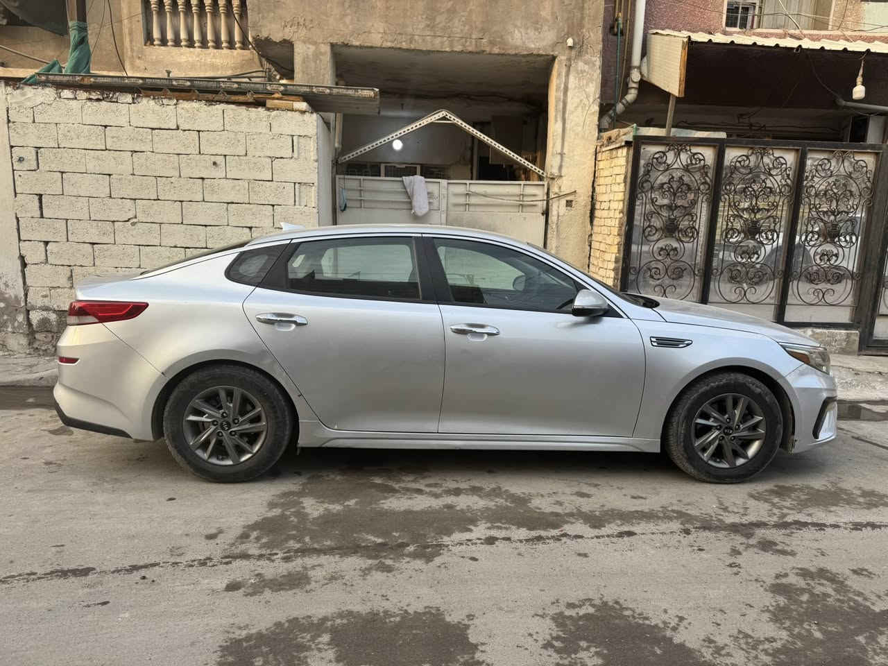 كيا اوبتما FE 2020 
وارد امريكي حادثها قطعه وحده فقط البنيد ومبدل، بيها طخات موضحه بالصوره مطخوخه هنا يمنه، مكينه وگير جديدات ماشيه 81 ميل تخم تايرات جديد قبل شهر اشتريته دواخل نظيفه ميه بالميه رقمها اربيل وباسمي ثاني يوم تحويل السعر 139$ وبيها مجال
📍بغداد الامين الثانيه
رقمي ***********
واتساب***********
