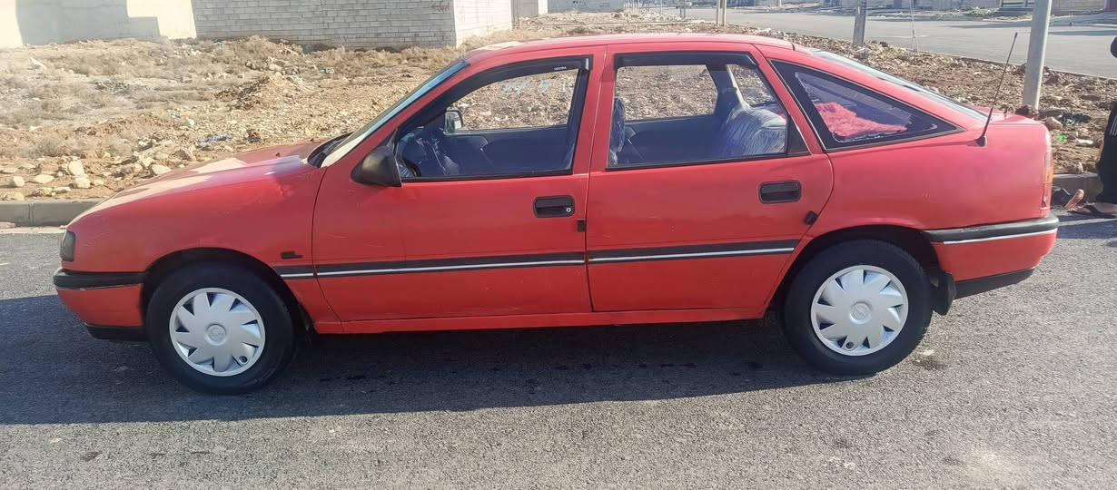 اوبل فكتره حجم16 فول عادي موديل91 صبغ دواير و دوسات سنوية ل2030 شرط التحويل السعر40وبيها مجال قليل مكان السياره الموصل الايسر للاستفسار 
الاتصال ***********
***********
