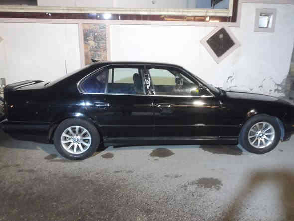 السلام عليكم بي ام 525 مسكر عدل كير ومكينه خير من الله صدر امامي خلفي نضيف تخم  تايرات السياره جاهزة تبريد كهربائية كله شغاله وبلاد داخلها نضيف لا ضربه ولا55 خويس لبيع او مراوس بي ام فقط رقمي ***********
