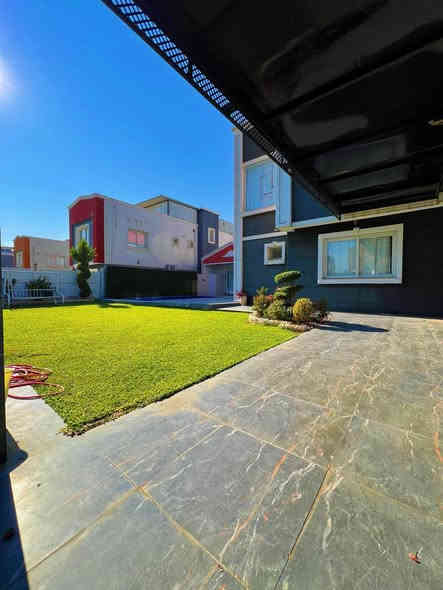 بيت للبيع في كنجان ستي 
مساحة 450 م 
يتكون من 5 غرف نوم 
استقبال و مطبخ و هول 
كراج وحديقة + مصبح 
*********** 
واتسال *********** أربيل
