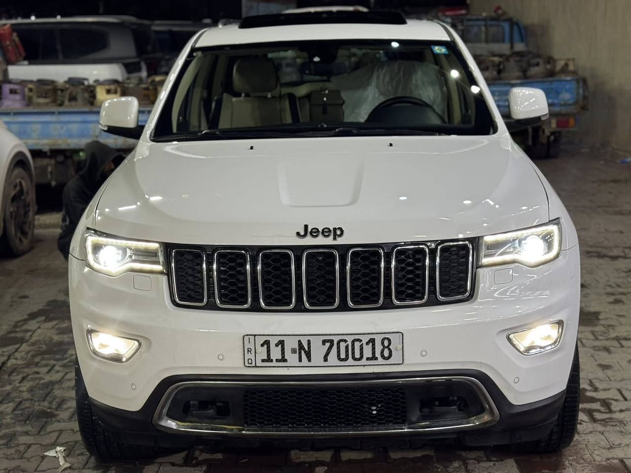 السلام عليكم 
جيب وكالة هارلم خليجي 
موديل 2018 مواصفات لاريدو
بصمة تشغيل
فتحة سقف
تشغيل عن بعد
كشنات جلد وكهرباء
شاشة وكامرة
حساس امامي خلفي
توقف ذاتي
لايتات زنون
زراك لايت
بردة خلفية
شفتات ستيرن
اوتو ستوب
نظام صوت الباين 
دمام خلفي 
السيارة مكفولة كير محرك صدر تايرات بدون اي نقص
مكفولة من الصبغ والحادث والتبديل
 
فقط بارد شبر بالجاملغ الخلفي ممبين
السعر 278 مجال بسيط
***********
