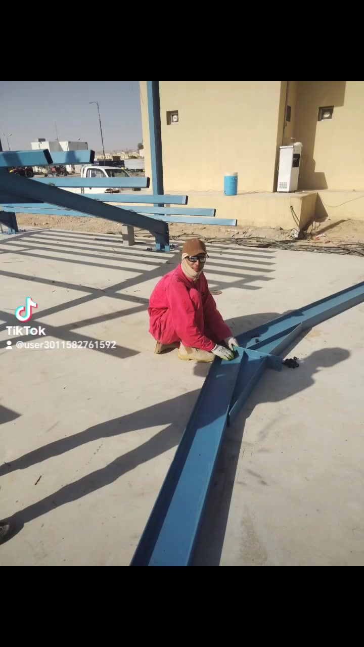 السلام عليكم نشتقل جملونات و قاعا مال أعراس و مخازن الاستفسار ***********
