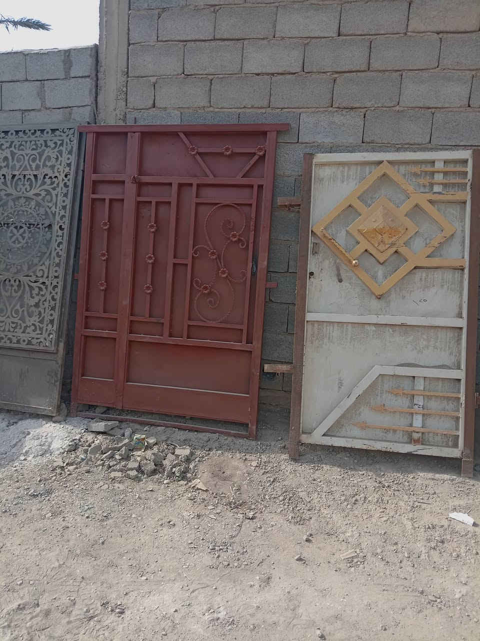 على بركة الله نبدي.. بيع وشراء شبابيك وابواب  المستعمل والجديد تزكام 
مجاور حسينية جمال زليزل
سايدين جديد
***********
