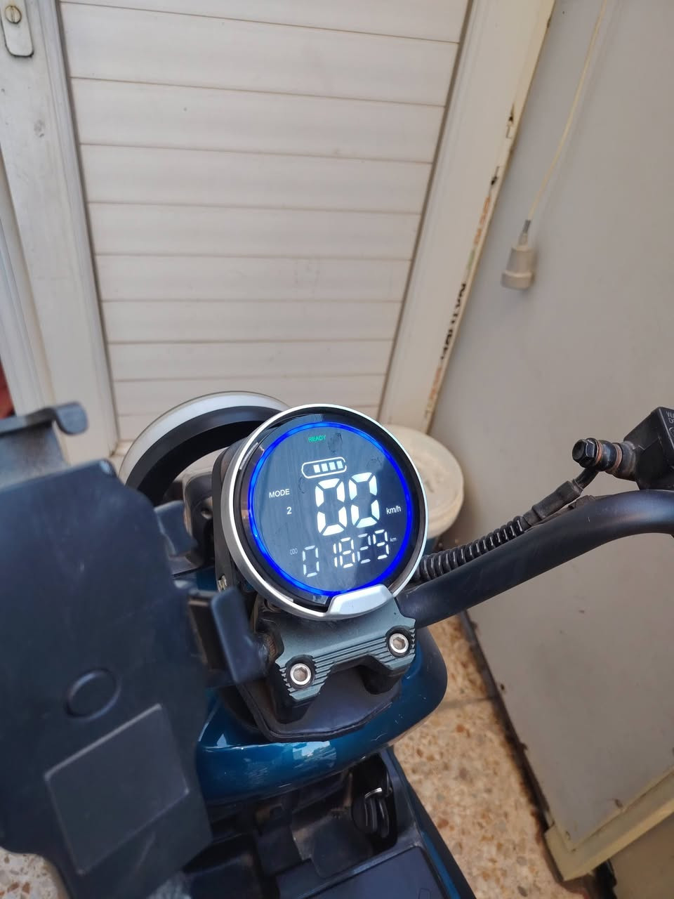 دراجه ماركه سيزر شكل نيو
ماشيه فقط 1829 كيلومتر وقابله للزياده دراجه اخت الجديده 

مواصفات بطاريه ليثيوم 30 امبير

تمشي سرعه 65 وتقطع مسافه 60 كيلومتر للشحنه الوحده

اخوان الدراجه جدا نظيفه واستعمال قليل جدا وماشيه قليل الدراجه جدا قويه وعمليه الله شاهد

رايدها بمليون وميتين واكرر الدراجه بطاريه ليثيوم جدا قويه

مكان الدراجه بغداد كرخ حي الحسين خلف كليه الرشيد خط سريع حي العامل. هاتف ***********
