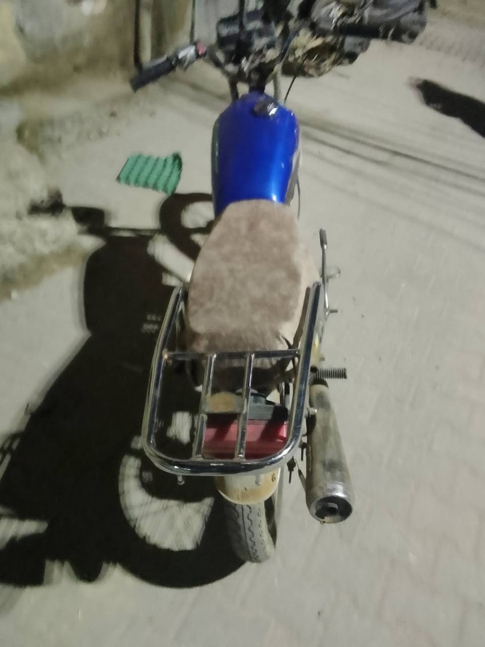 كلك كلك كلك لبيع شراي يجي خاص
دراجه شغاله وكامله 
مكاني رميثه 
***********
