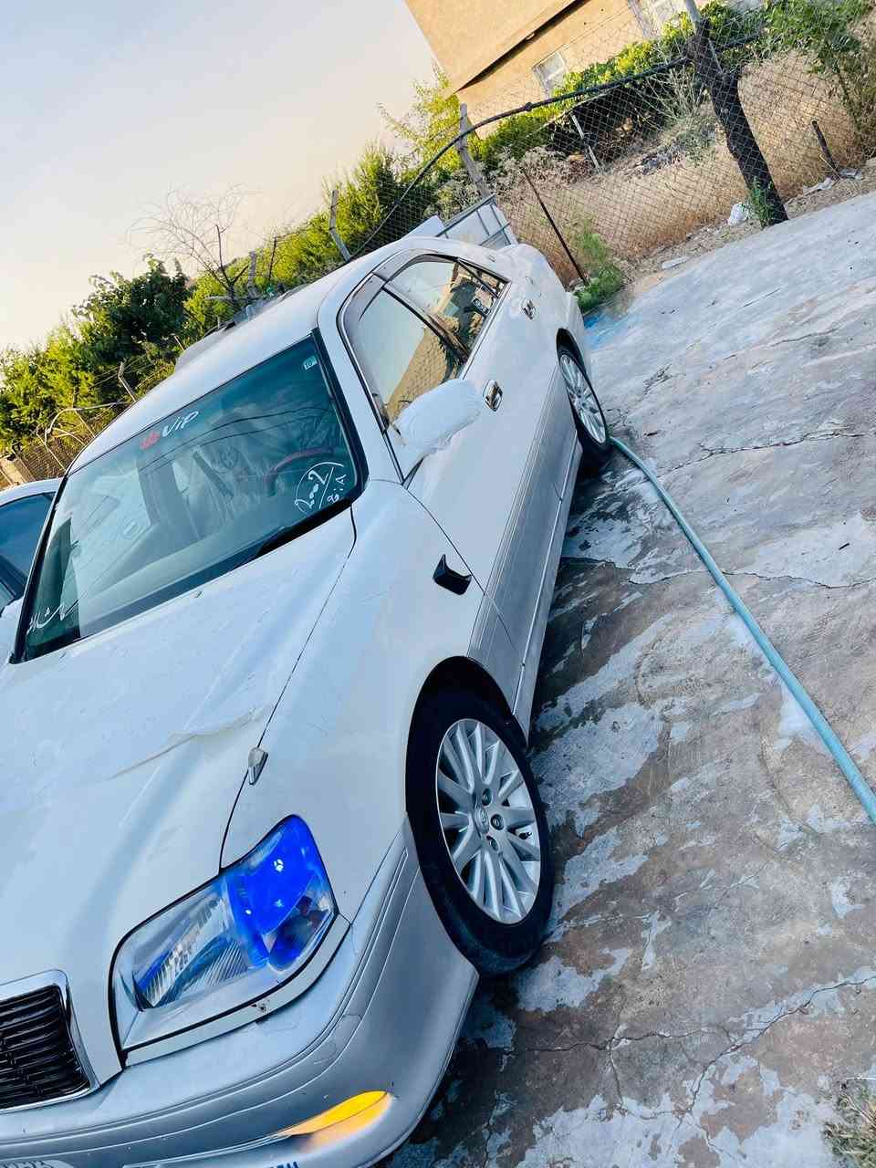 مەلیکە بڕاوە  2001
دوو دوگمە مەکینە گەورە 175
ناو زەرد دەشبڵ دوبەی
یەک کوشن کارەبا سوکان کارەبا ئاوینە کارەبا
جوانکاریە سادەی بۆ کراوە
تایەو ویلی ماجیستای تازە وجوانی بۆ بەسراوە
پێش و دوای تازە داگیراوە چرکەی تیا نیە
دەعم و لیدراو کەڤەر گۆڕاو وشەنسی کۆسەرە بەشەرت
سەقفی شوشەی جوانە

ئەوەی مەسرەف تیای بێ تەبریدی ئیش ناکات وابزانم کۆمپریسەرە

سعری قفڵ و کۆتای ۳۱ گڵا

تخوا مشتەری نیت نە سەری من نەسەری خۆت مەهیشینە 

شوێن سلێمانی
***********
