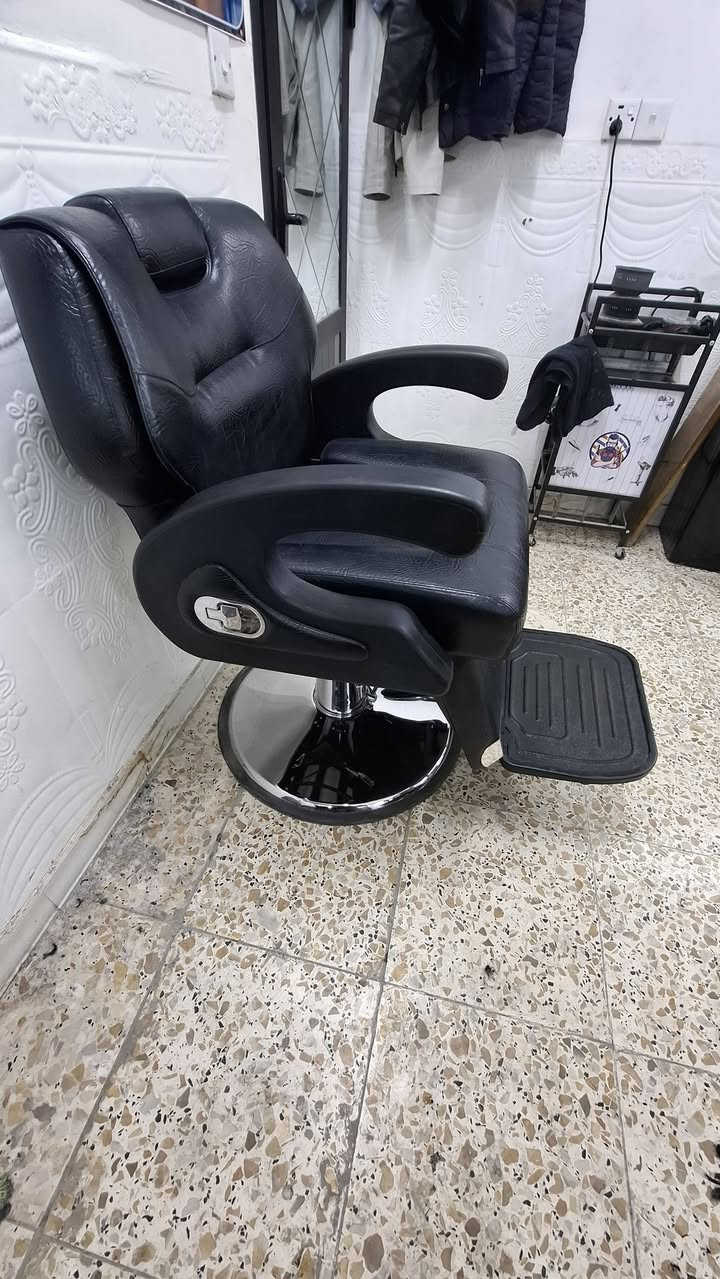 السلام عليكم كرسي واحد للبيع  جديد المكان بغداد ***********
