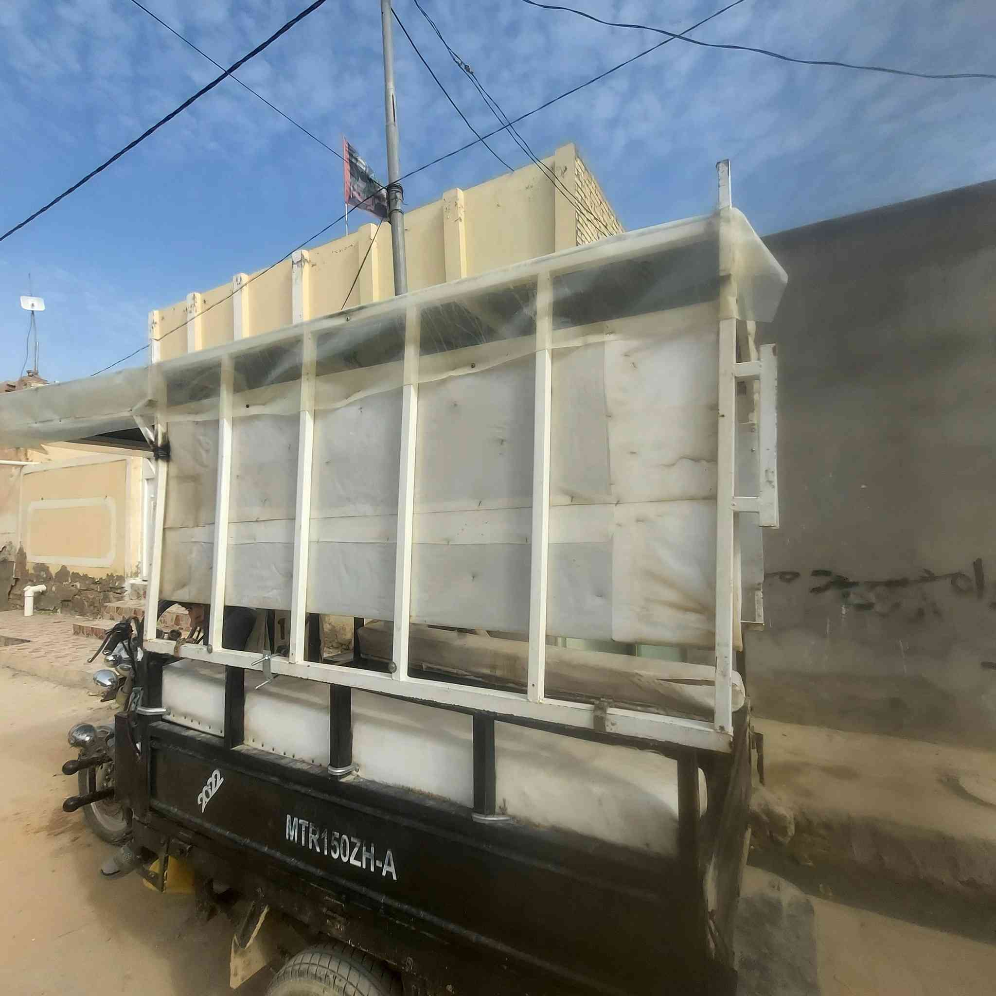 للبيع محجر نضيف وحلو حجم كبير  بسعر ١٢٥
اتصل ***********
