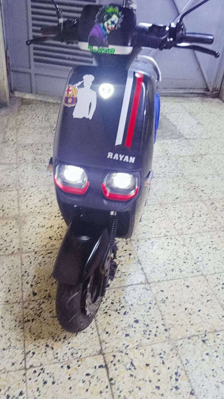 السلام عليكم 
دراجا شحن للبيع 
نضيفا  صارله شهرين 
الستفسار عل رقم الهاتف 
***********
***********

