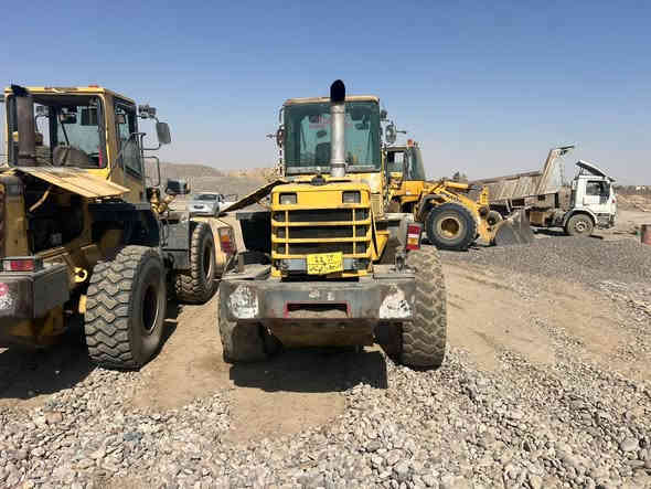 السلام عليكم شفل كاموتسو حجم320 نضيف بي مضخه بيه ضعف بس كله جديد صينين جديد تايرات نص عمر الموديل98محرك جديد السعر120 بي مجال هاذه ارقامي ***********
