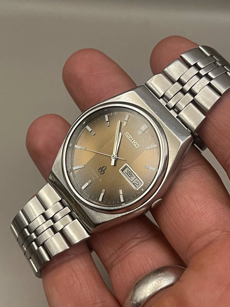 Seiko Type 2
تعمل بنظام الكوارتز
تحتوي على نافذه 2
حالة الساعة : 85%
السير الاصلي مُختم seiko
لون المينه قهوه مميز جداً✨
الابعاد : 37*41 mm
الماكنه مُختمه seiko
🔹ألسعر : 95 ألف [ ألسعر ثابت ]

📥للحجز و الاستفسار دايركت


**إذا كنت صاحب هذا الإعلان وتريد حذفه لأي سبب، رجاءا أرسل رسالة إلى الدعم الفني**